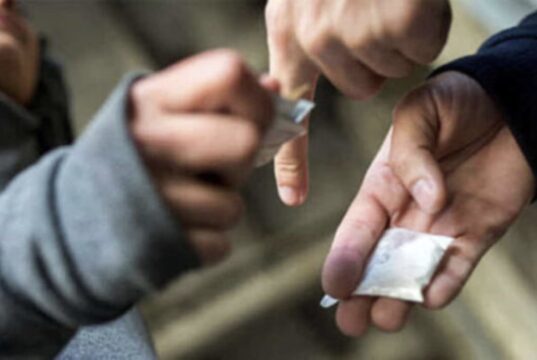 Spaccio di crack alla Commenda: senegalese arrestato dalla Polizia locale Spaccio di crack alla Commenda: senegalese arrestato dalla Polizia locale