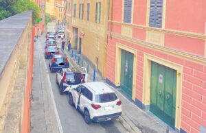Autobus guasto blocca via Capolungo: traffico paralizzato da oltre un’ora Autobus guasto blocca via Capolungo: traffico paralizzato da oltre un'ora