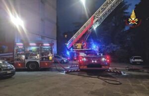 Incendio in un appartamento alla Spezia, anziano salvato dai Vigili del Fuoco Incendio in un appartamento alla Spezia, anziano salvato dai Vigili del Fuoco