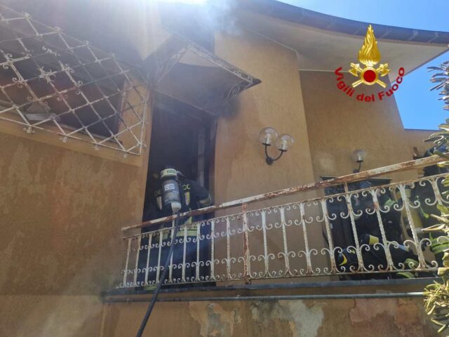 Santa Margherita, a fuoco villetta: VVF salvano cane Santa Margherita, a fuoco villetta: VVF salvano cane