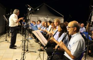Ad Alassio lunedì 11 concerto in Piazza Partigiani con il Complesso Bandistico Ad Alassio lunedì 11 concerto in Piazza Partigiani con il Complesso Bandistico “Città di Alassio” ed Il soprano Alessandra Di Gangi