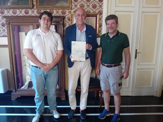 Alassio al centro della tesi di laurea dello studente del Politecnico di Milano Matteo Dolcini, ricevuto dal sindaco Alassio al centro della tesi di laurea dello studente del Politecnico di Milano Matteo Dolcini, ricevuto dal sindaco