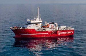 Savona, la Life Support sbarca 146 migranti soccorsi nel Mediterraneo Savona, la Life Support sbarca 146 migranti soccorsi nel Mediterraneo