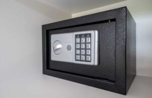 Come integrare la cassaforte da muro nell’arredo: alcuni consigli di design Come integrare la cassaforte da muro nell’arredo: alcuni consigli di design
