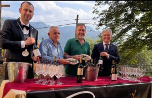 “Le Notti del Vino”: a Ranzo è protagonista l’abbinamento tra Pigato e ostriche spezzine “Le Notti del Vino”: a Ranzo è protagonista l’abbinamento tra Pigato e ostriche spezzine, esperienza enogastronomica dalle cantine locali