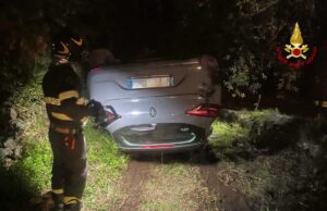 Orco Feglino, auto si cappotta nella notte: l’intervento dei VVF Orco Feglino, auto si cappotta nella notte: l’intervento dei VVF