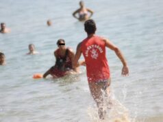 Anziana rischia di annegare a Bonassola: salvata dal bagnino Anziana rischia di annegare a Bonassola: salvata dal bagnino