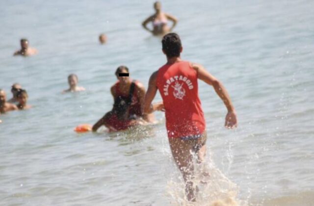 Anziana rischia di annegare a Bonassola: salvata dal bagnino Anziana rischia di annegare a Bonassola: salvata dal bagnino