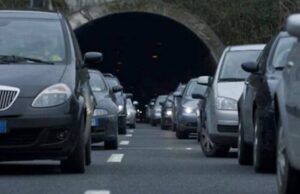 A7, scontro furgone-camion tra Bolzaneto e Genova Ovest: code e rallentamenti A7, scontro furgone-camion tra Bolzaneto e Genova Ovest: code e rallentamenti