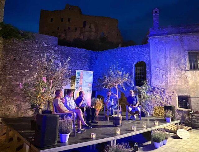 Vite al Contrario: storia e personaggi bizzarri al Festival alContrario a Castelvecchio di Rocca Barbena