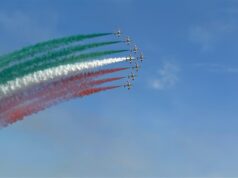 Le Frecce Tricolori incantano il cielo della Spezia per celebrare la Liguria Le Frecce Tricolori incantano il cielo della Spezia per celebrare la Liguria