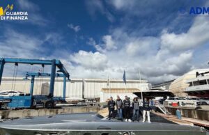 Sequestrato yacht di lusso a Genova per contrabbando doganale aggravato Sequestrato yacht di lusso a Genova per contrabbando doganale aggravato