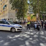 Incidente in via Cecchi a Genova: scooter in fuga dalla Polizia Locale provoca scontro, due feriti