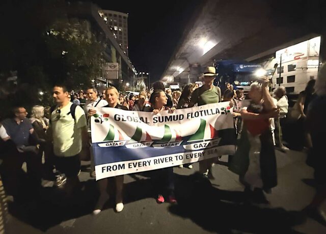 Genova, in migliaia al corteo per Gaza: solidarietà e raccolta aiuti al Porto Antico