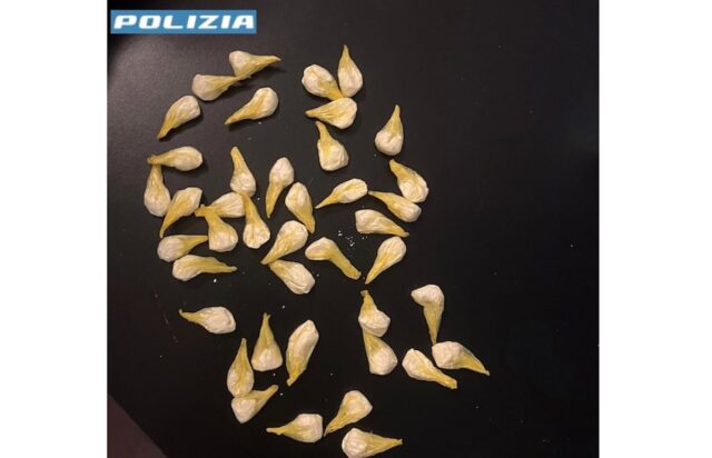 polizia droga cocaina sequestro Arrestato per spaccio di cocaina a Bogliasco: giovane trovato con 41 dosi pronte per la vendita