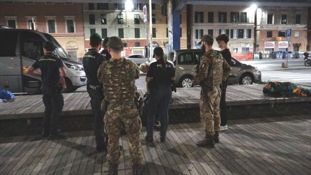 Sarzana, servizio ad alto impatto congiunto tra Polizia, Carabinieri e Guardia di Finanza Sarzana, servizio ad alto impatto congiunto tra Polizia, Carabinieri e Guardia di Finanza