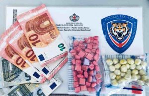 Genova, arrestato spacciatore: sequestrate oltre 100 dosi tra eroina e crack Genova, arrestato spacciatore: sequestrate oltre 100 dosi tra eroina e crack