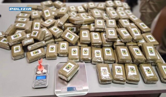 Genova, arrestato ecuadoriano: sequestrati 14 kg di hashish in un appartamento