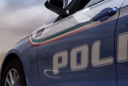 Ruba al supermercato e ha un ordine di cattura: arrestato 38enne in centro a Genova Ruba al supermercato e ha un ordine di cattura: arrestato 38enne in centro a Genova