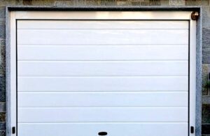 Assistenza porte basculanti: servizi professionali per la tua sicurezza Assistenza porte basculanti: servizi professionali per la tua sicurezza