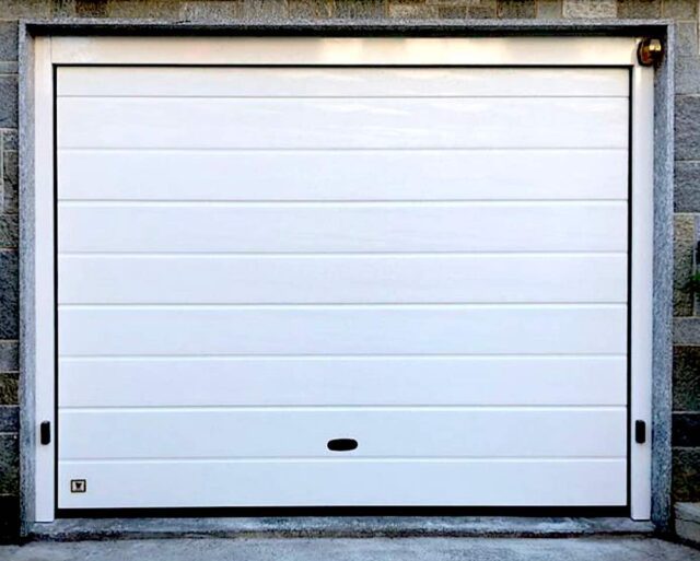 Assistenza porte basculanti: servizi professionali per la tua sicurezza Assistenza porte basculanti: servizi professionali per la tua sicurezza