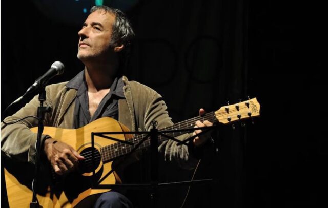 riondino Bocca baciata non perde ventura: lo spettacolo di David Riondino e Ring Around a Castelvecchio di Rocca Barbena