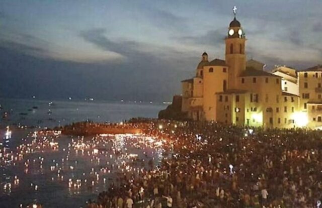 Stella Maris 2025: a Camogli torna la suggestione dei lumini in mare