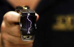 Morte dopo l’uso del taser a Genova: indagati due carabinieri Morte dopo l’uso del taser a Genova: indagati due carabinieri