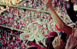 Note, cori e bandiere: quando la musica racconta il calcio