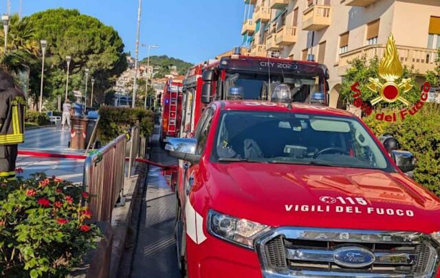 Incendio in uno stabilimento balneare ad Albissola Marina Incendio in uno stabilimento balneare ad Albissola Marina