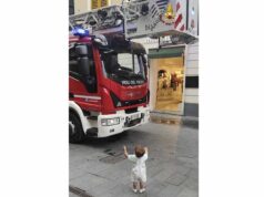 Sestri Ponente, intervento per rimozione ardesie. L’emozione per un bimbo Sestri Ponente, intervento per rimozione ardesie. L’emozione per un bimbo