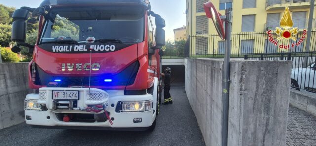 Incendio in garage a Vado Ligure: tempestivo intervento dei Vigili del Fuoco Incendio in garage a Vado Ligure: tempestivo intervento dei Vigili del Fuoco