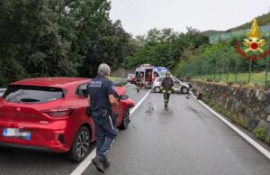 Incidente stradale a Varazze: scontro tra due auto sulla via Genova Incidente stradale a Varazze: scontro tra due auto sulla via Genova