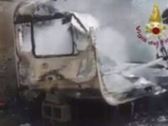 Camper distrutto dalle fiamme a Taggia: indagini in corso Camper distrutto dalle fiamme a Taggia: indagini in corso