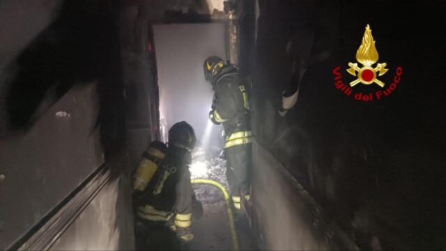 Incendio in un’azienda a Bardineto, una persona intossicata trasportata in ospedale Incendio in un’azienda a Bardineto, una persona intossicata trasportata in ospedale