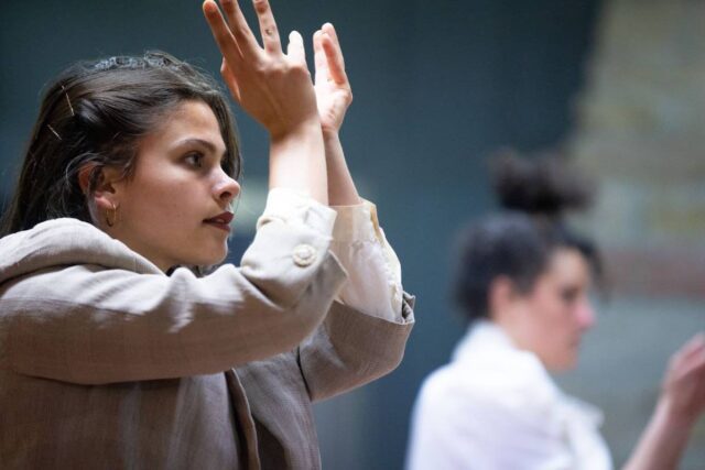 Gezmataz set_Camilla Cicciotti Gezmataz 2025 a Palazzo Ducale: tre concerti-spettacolo tra musica, danza e arti visive