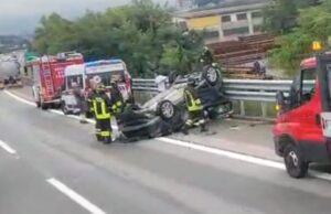 A7, incidente a Serravalle: auto cappottata