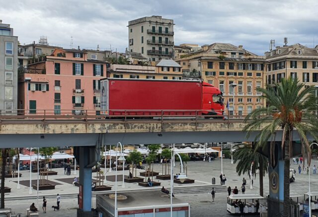Mezzo pesante autostrada