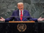 Trump lo dice chiaro e tondo: Ue invasa dai migranti, dovete fermarli come in Usa