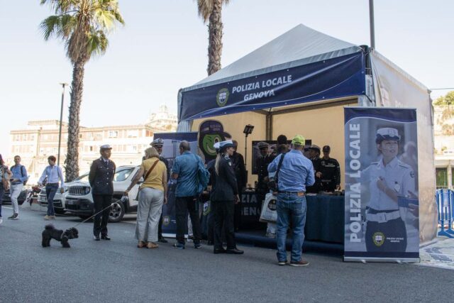 Salone Nautico di Genova, la Polizia Locale debutta con uno stand sulla sicurezza ambientale