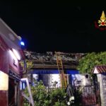 Incendio a Fumeri, tetto in fiamme: Vigili del Fuoco salvano il piano terra