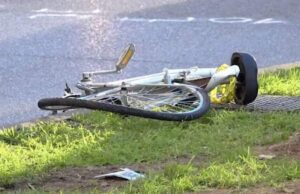 Lavagna, camion contro bici, 30enne gravemente ferito Lavagna, camion contro bici, 30enne gravemente ferito
