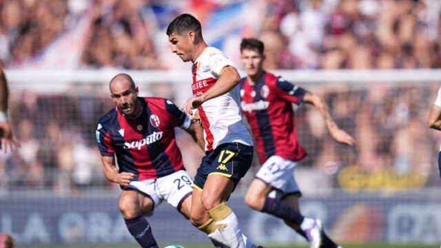 Il Genoa a Bologna va in vantaggio, poi subisce il pari ed al 98' cade a causa di un calcio di rigore Il Genoa a Bologna va in vantaggio, poi subisce il pari ed al 98' cade a causa di un calcio di rigore