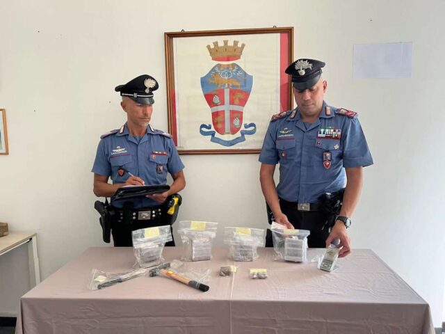 Sestri Levante, sequestrati due chili di droga nascosti in un palazzo: fermato un giovane di 20 anni Sestri Levante, sequestrati due chili di droga nascosti in un palazzo: fermato un giovane di 20 anni