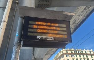 Genova, otto ore di sciopero per chiedere la fine della guerra a Gaza Genova, otto ore di sciopero per chiedere la fine della guerra a Gaza