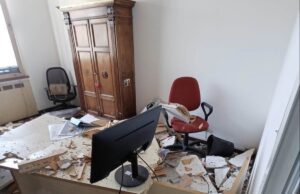 Paura negli uffici di Regione Liguria a Imperia: crolla parte di un tetto, nessun ferito Paura negli uffici di Regione Liguria a Imperia: crolla parte di un tetto, nessun ferito