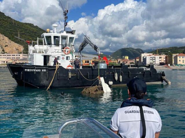 guardia costiera finale ligure Finale Ligure, rimosse dal mare due auto trascinate dall’alluvione