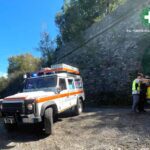 Biker 42enne cade in una scarpata al Peralto, l’intevento della Croce Bianca