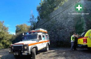Biker 42enne cade in una scarpata al Peralto, l’intevento della Croce Bianca Biker 42enne cade in una scarpata al Peralto, l’intevento della Croce Bianca