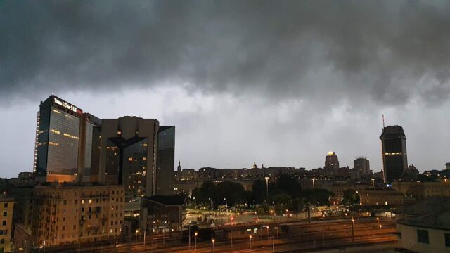 Maltempo in Liguria: allerta gialla e allagamenti nel savonese e nel Ponente di Genova Maltempo in Liguria: allerta gialla e allagamenti nel savonese e nel Ponente di Genova
